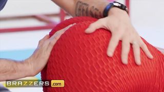 Yoga mommy wants her asshole to get banged