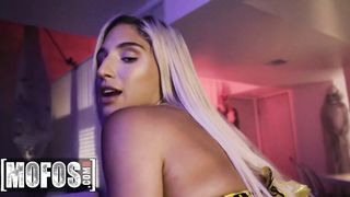 Limitlessly hot fuck scene set on Halloween